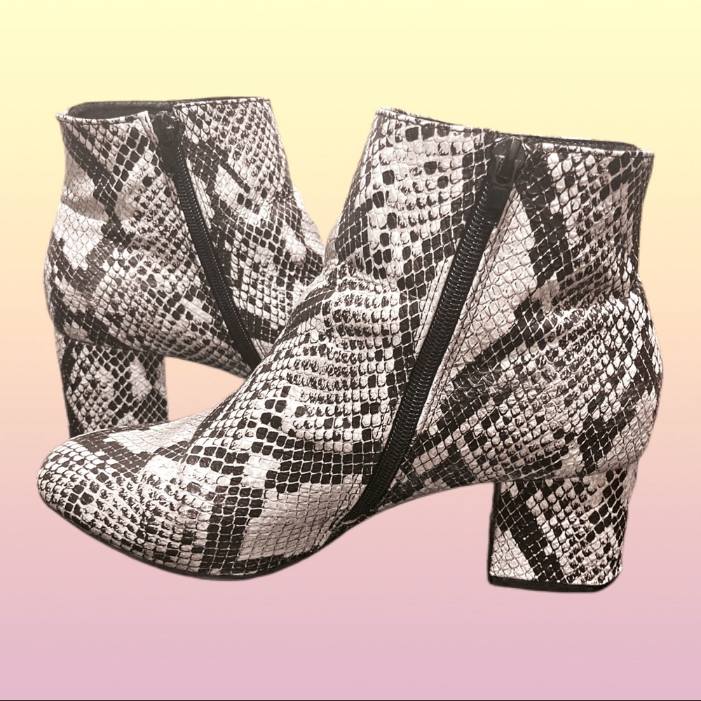 🖤 faux snakeskin boots 🤍